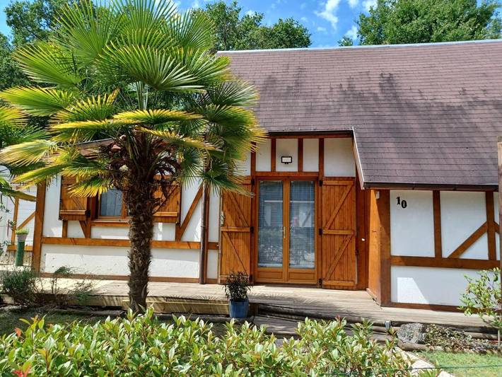 Location de vacances pour 8 personnes, avec Terrasse et Jardin ainsi que Piscine et Vue à Souvigny-en-Sologne