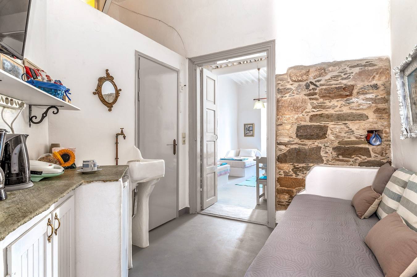 Holiday Home 'Apano Vrysi Tinos 3' with Shared Terrace, Wi-Fi and Air Conditioning in Tinos