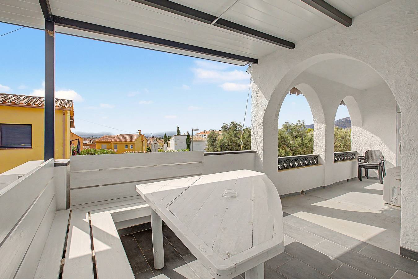 Entire apartment, Apartment with Private Garden, Pool, Terrace & Wifi in Quiet Area of Roses in Els Grecs, Roses