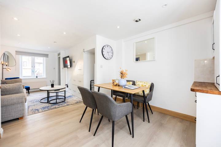 Ferienwohnung für 4 Personen, mit Terrasse und Seeblick sowie Garten in London