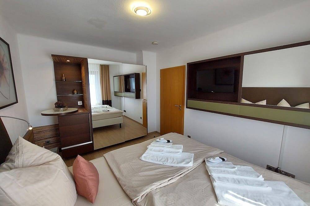 Ganze Wohnung, Ferienwohnung 1.Og (45 qm) für bis zu 5 Personen mit Smart-Tv und Wellnessdusche in Selb, Oberfranken