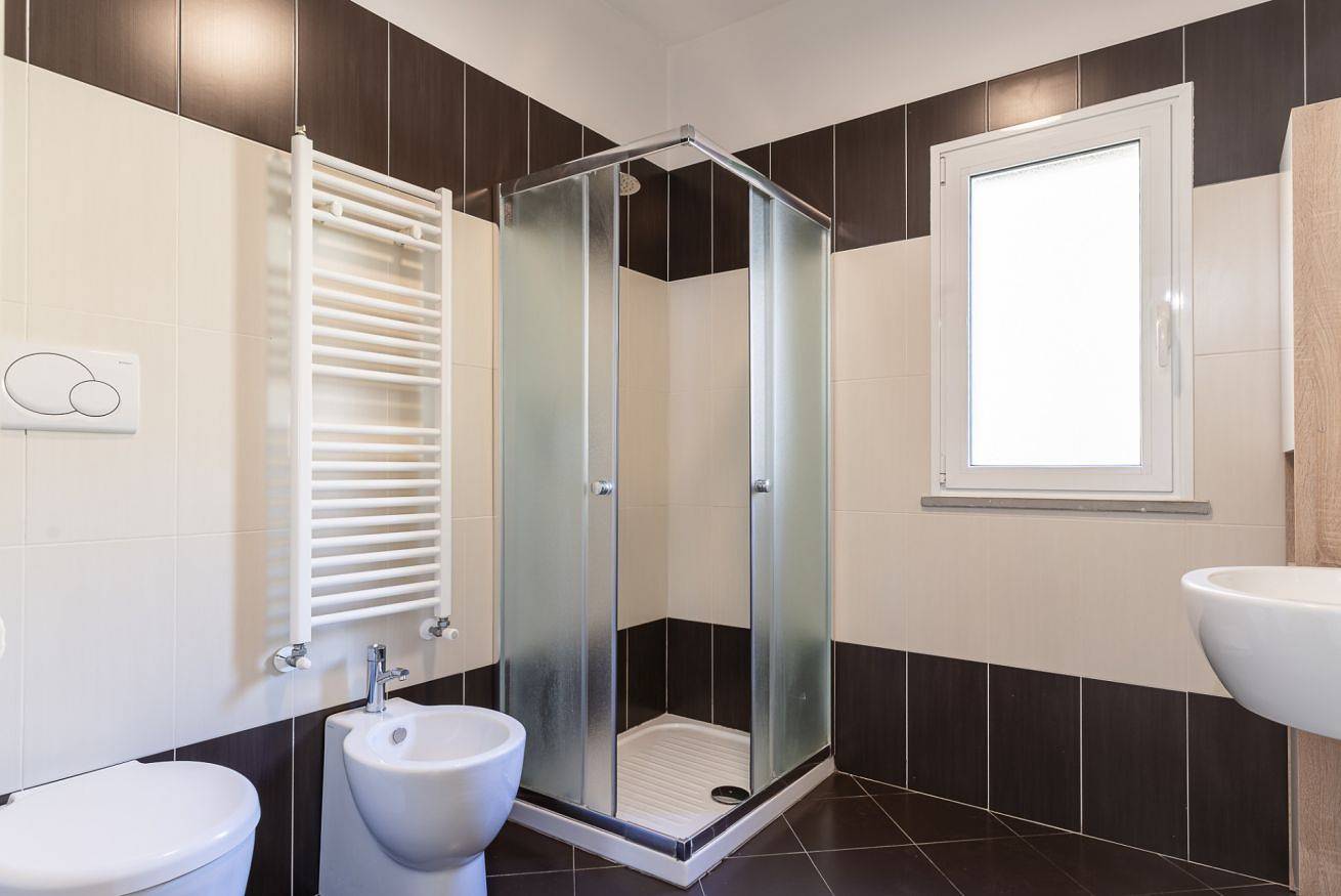 Entire apartment, Guesthost - Livorno Modern Apartment with Balcony! in Livorno, Etruscan Coast