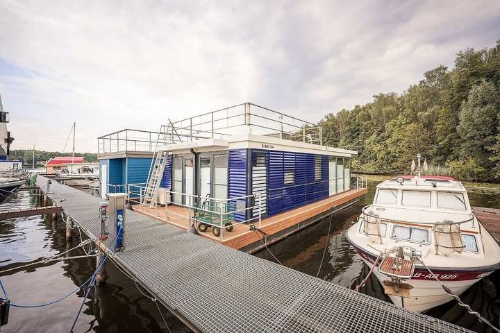 Hausboot für 4 Personen, mit Terrasse und Seeblick in Brandenburg