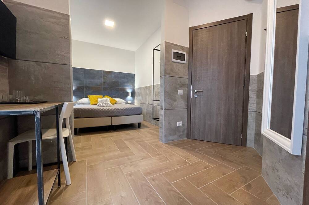 Modern and Elegant New B&B (2025), a stone's throw from the Vatican in Rome, Rome Province