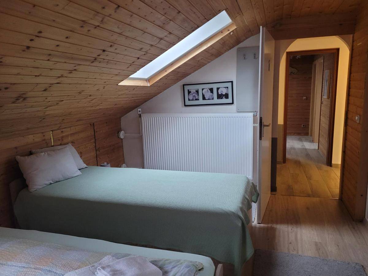 Double Room with Shared Bathroom in Aschheim, Oberbayern