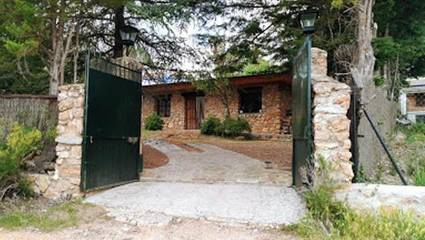 Casa rural para 10 personas, con piscina y vistas al lago además de jardín y vistas, Se admiten mascotas en Parque natural de las Lagunas de Ruidera