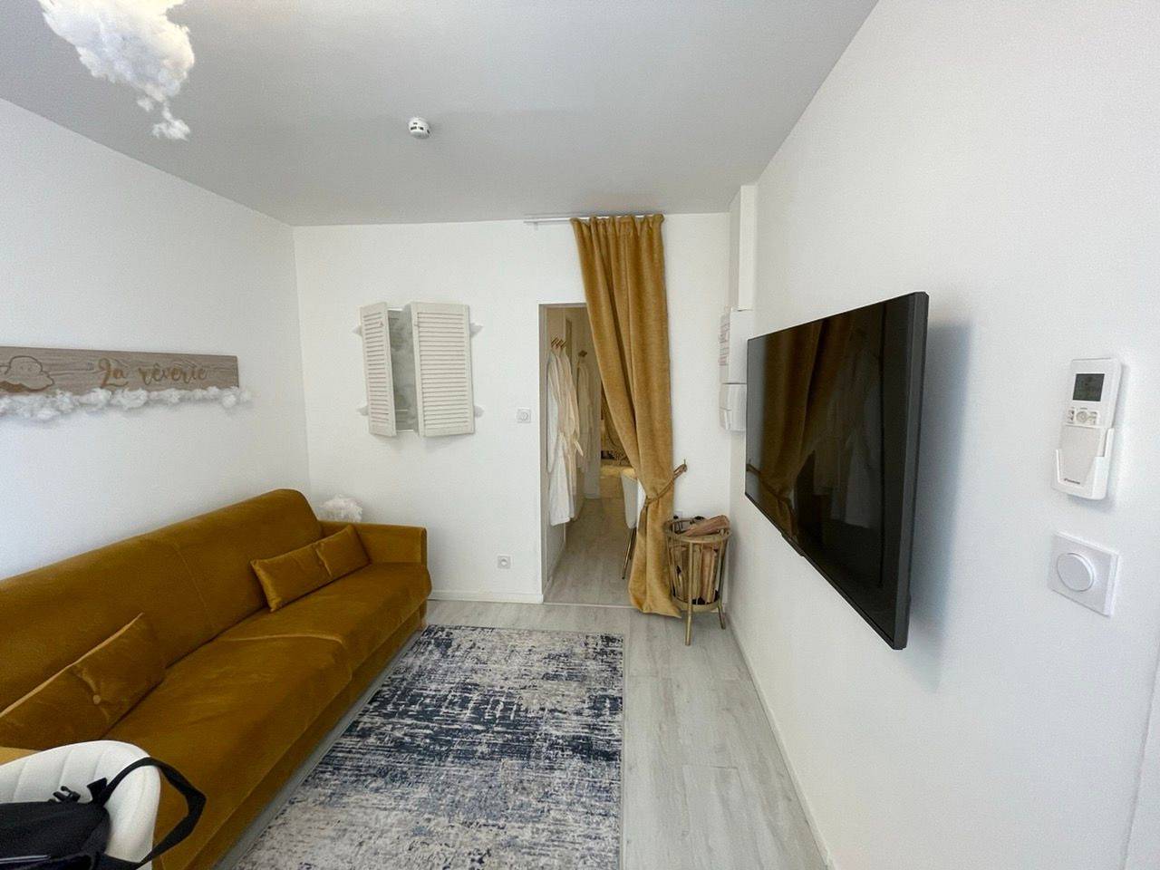 Entire apartment, Apartment with spa and sauna, Vierzon historical center in Vierzon, Vierzon Region