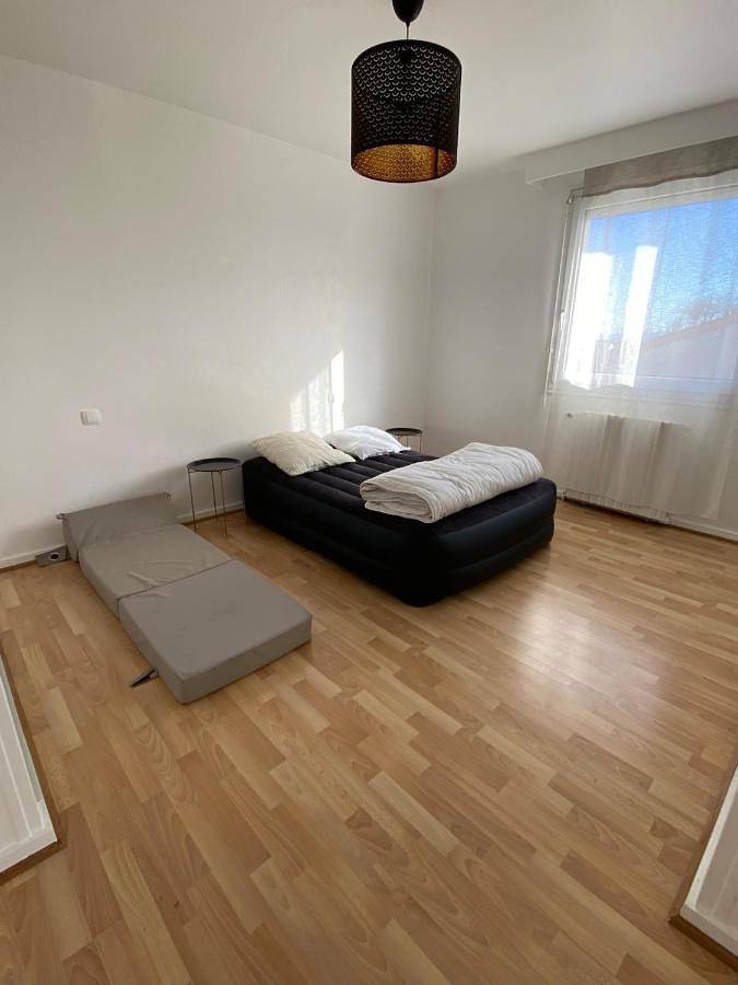 Location de vacances pour 10 personnes, avec piscine ainsi que vue et terrasse à Cébazat - 2