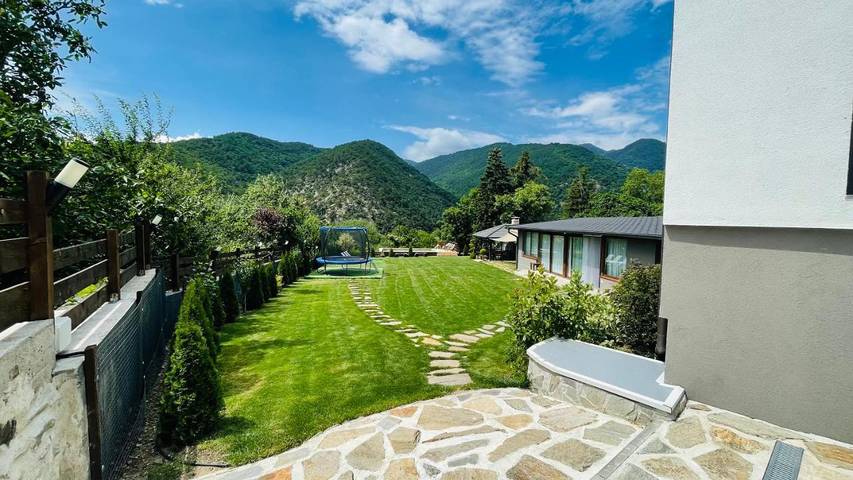 Ferienhaus für 12 Personen, mit Balkon und Terrasse sowie Garten und Pool