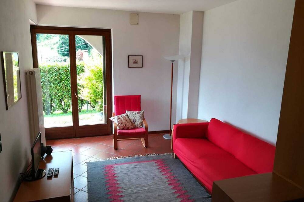 Ganze Wohnung, Wohnung mit Garten, 400 m vom See, tolle Aussicht in Musso, Pianello del Lario