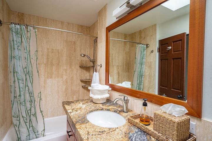 Vacation rental for 7 people, with balcony in Lanikai