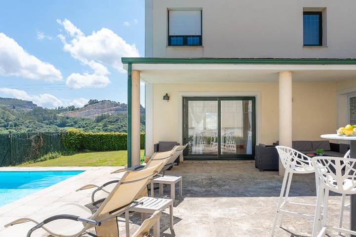 Chalet para 10 personas, con jardín además de piscina y balcón en Comarca de Santander - 4