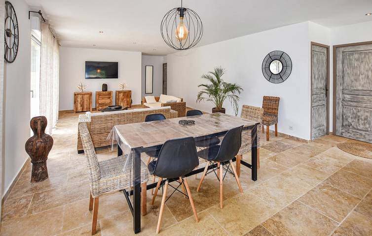 Location de vacances pour 6 personnes, avec jardin ainsi que piscine et terrasse à Grignan - 4