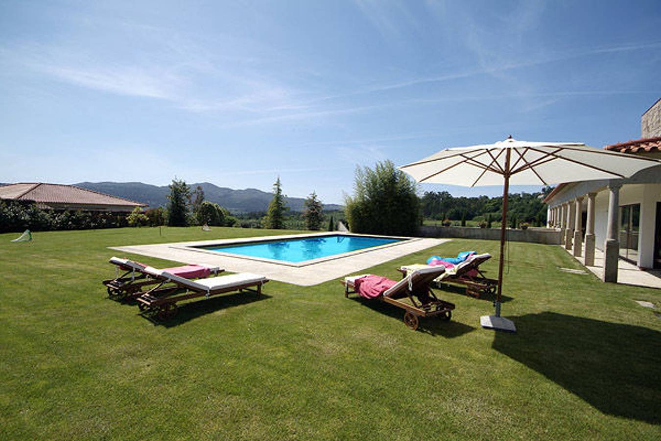 Villa for 12 people with terrace in Fornelos e Queijada, Viana do Castelo District