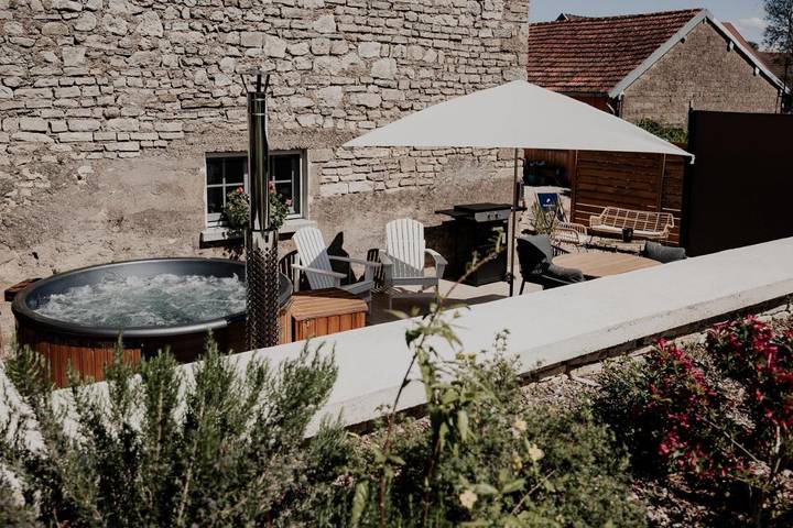 Location de vacances pour 2 personnes, avec Jacuzzi et Terrasse ainsi que Jardin et Sauna à Ray-sur-Saône