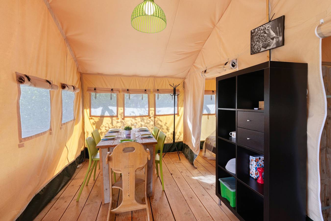 Glamping « Safarilodge Standard 4 Pers » avec terrasse privée et Wi-Fi in Paulin, Périgord Noir