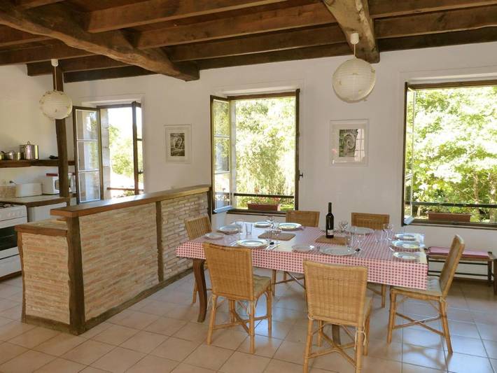 Location de vacances pour 6 personnes, avec piscine ainsi que vue et jardin, adapté aux familles à Busserolles - 3