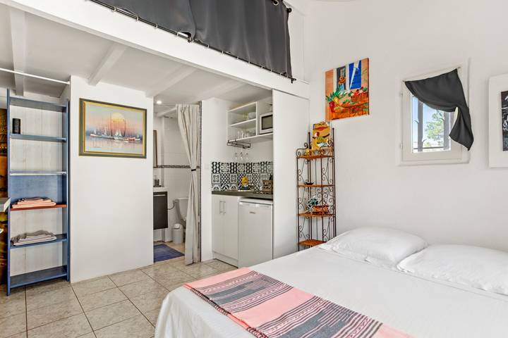Studio entier, Studio « Pinède Romane Fréjus » avec terrasse privée, Wi-Fi et climatisation in Fréjus, Côte méditerranéenne (France)