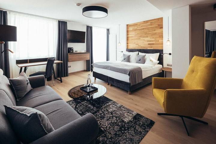 Hotel für 4 Personen, mit Whirlpool und Terrasse sowie Sauna in Schlanders