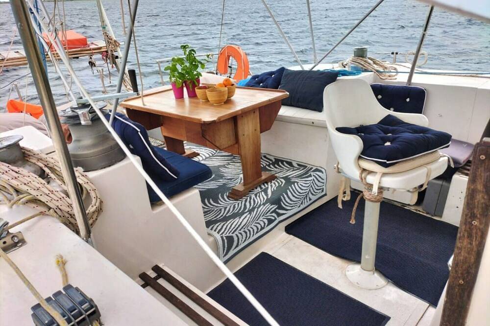 One  double room in our catamaran in porqueroles bay in Porquerolles