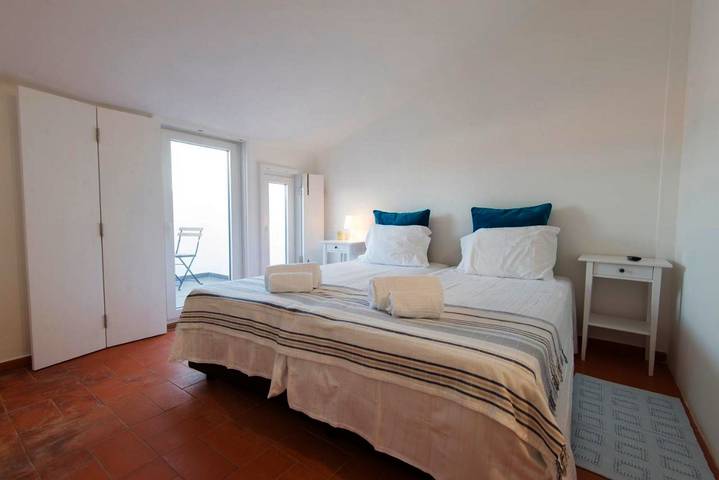 Casa de huéspuedes para 3 personas, con Balcón además de Terraza y Jardín en Vila Nova de Milfontes
