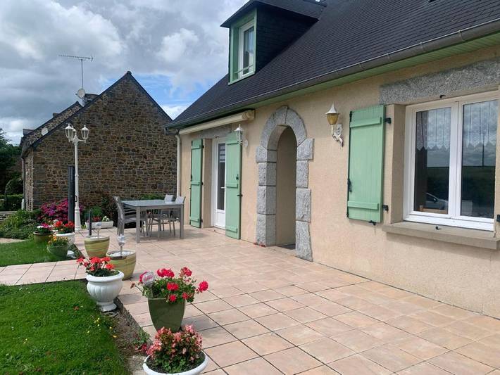 Location de vacances pour 2 personnes, avec terrasse ainsi que jardin et vue à Roz-Landrieux - 3