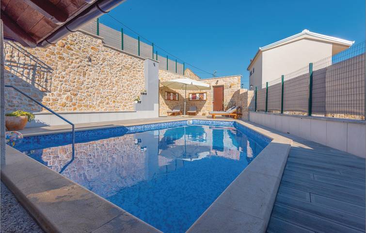 Charmante 109 m² große Wohnung mit Pool, Terrasse und WLAN in der Nähe des Flusses Sija in Imotski, Makarska Riviera