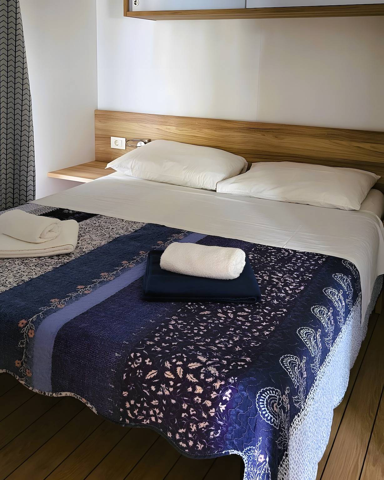 Mobile Home 'Kućica Br. 3 Plava' with Sea View, Wi-Fi and Air Conditioning in Zivogosce, Riwiera Makarska