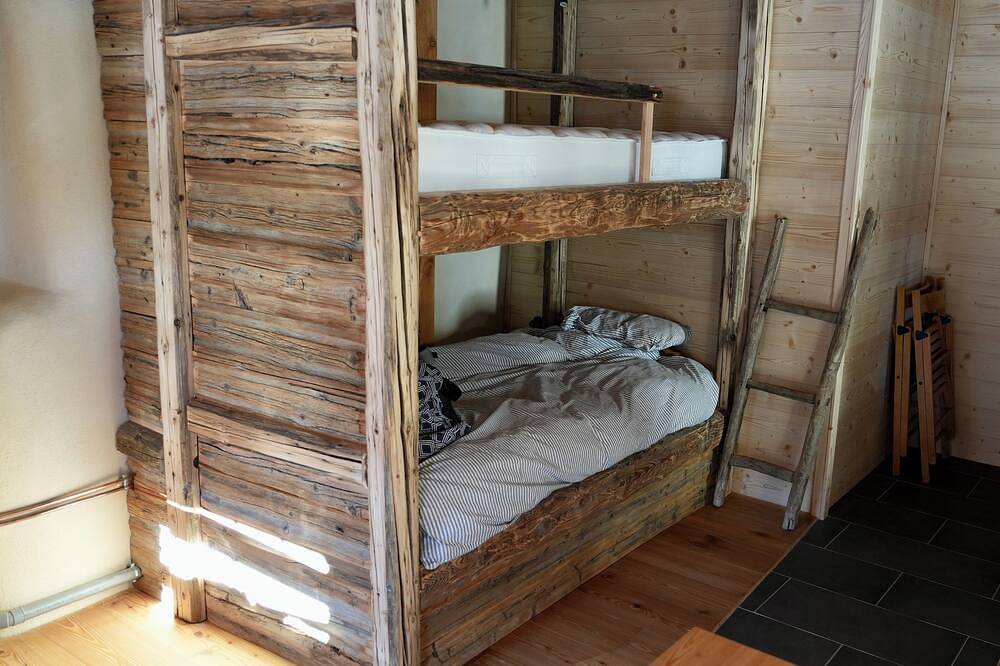 Entire apartment, Cosy apartment in a 1774 house in St Véran. in Saint-Véran, Queyras