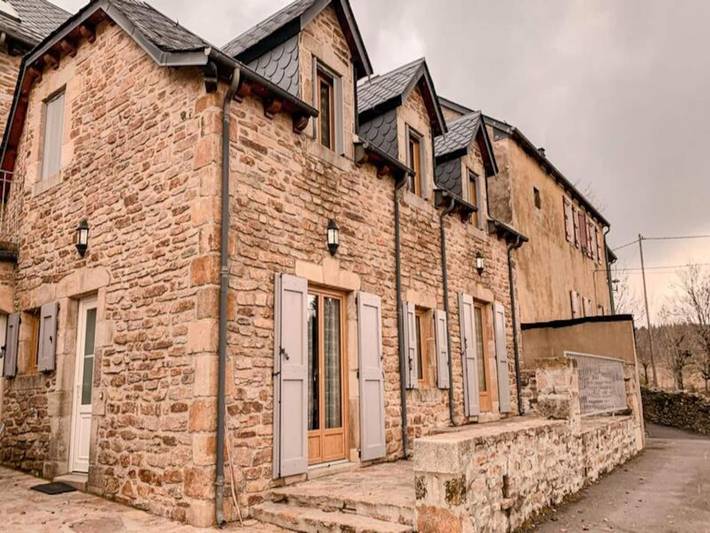 Gîte pour 8 personnes, avec balcon et piscine, adapté aux familles dans Mont Lozère et Goulet - 2