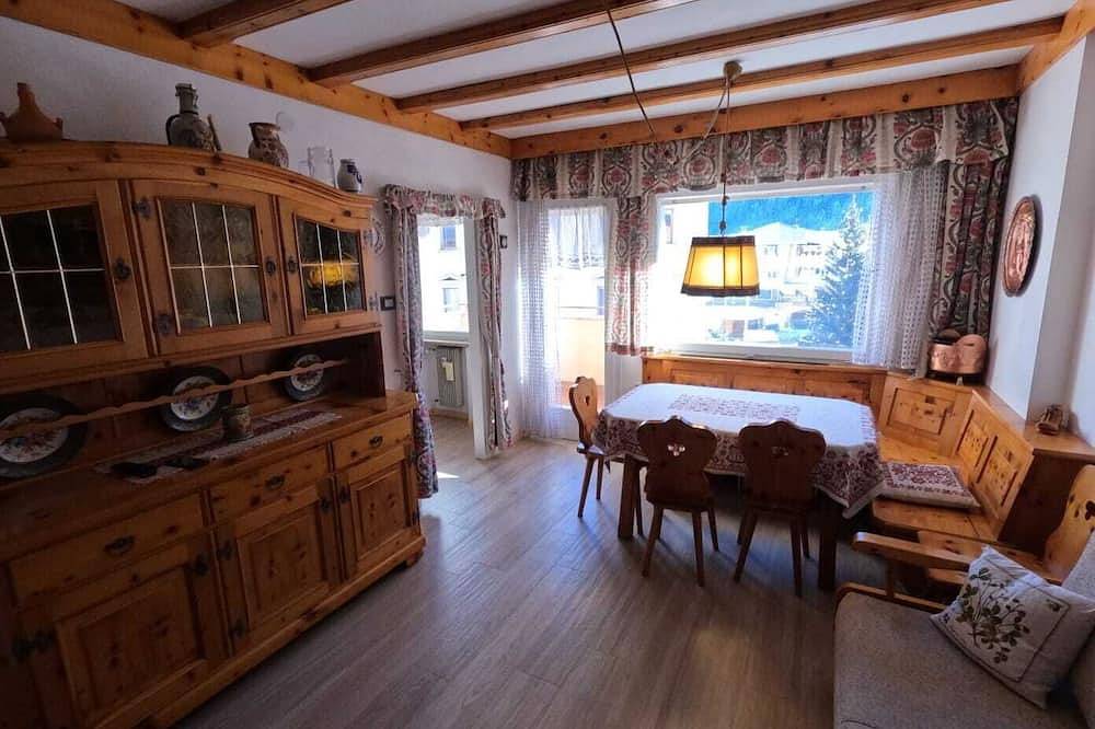 Ganze Wohnung, 30 meters from the center, Apartment with 3 rooms and terrace overlooking the square. in Predazzo, Predazzo (gemeinde)