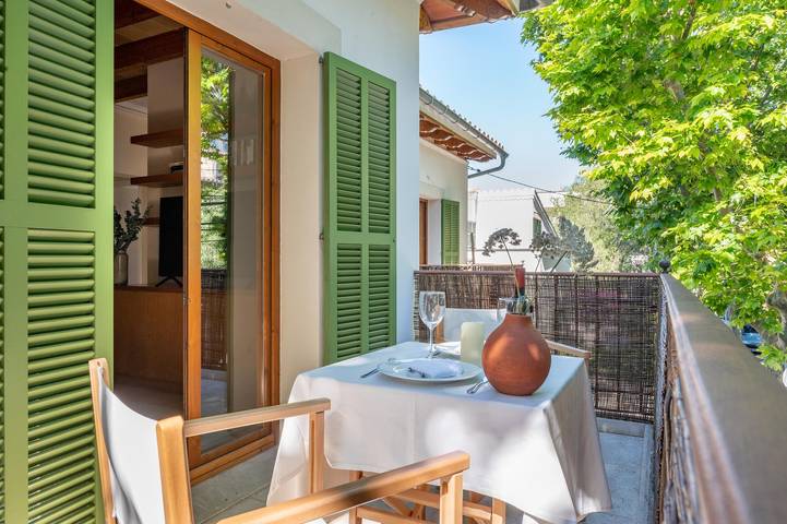 Entire apartment, Holiday Apartment Can Fiol Bagur with Air Conditioning & Wifi; Parking Available in Son Armadans, Palma