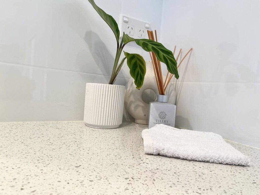 1 Hour from Sydney 500 meters to Terrigal beach, restaurants and night life. in Terrigal, New South Wales