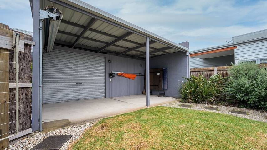 Holiday home for 8 people, with garden in Inverloch