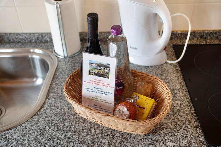 Entire apartment, Apartment 'Páteo Da Várzea 3' with Shared Garden and Wi-Fi Access in Colares, Costa de Lisboa