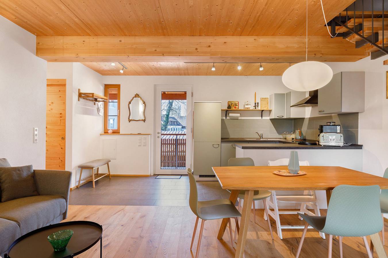 Ganze Wohnung, Ferienwohnung Obsthof am See mit Gemeinschaftsgarten, Balkon und Wlan in Öhningen, Untersee