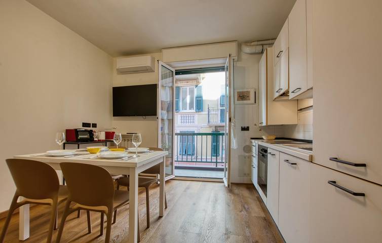Appartamento intero, Elegante appartamento sul mare con terrazza e comfort moderni in Bagni Marina, Recco