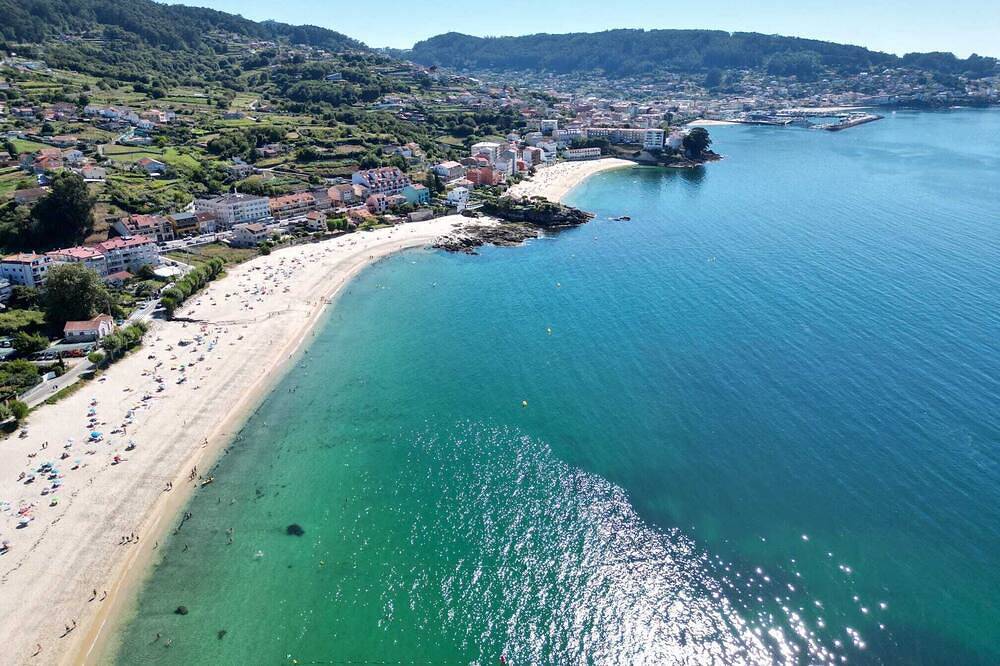 Apartamento entero, Bueu: Apartamento vistas al mar y al campo a 300m. de la playa, 5 personas, wif in Bueu, Rias Baixas