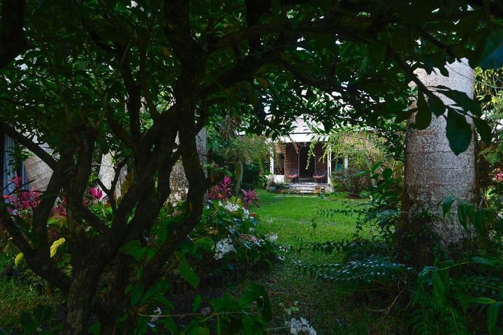 Chambre d’hôte pour 2 personnes, avec piscine et jardin ainsi que vue et terrasse, animaux acceptés