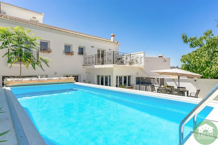 Casa de vacaciones para 11 personas, con jardín además de sauna y piscina - 1