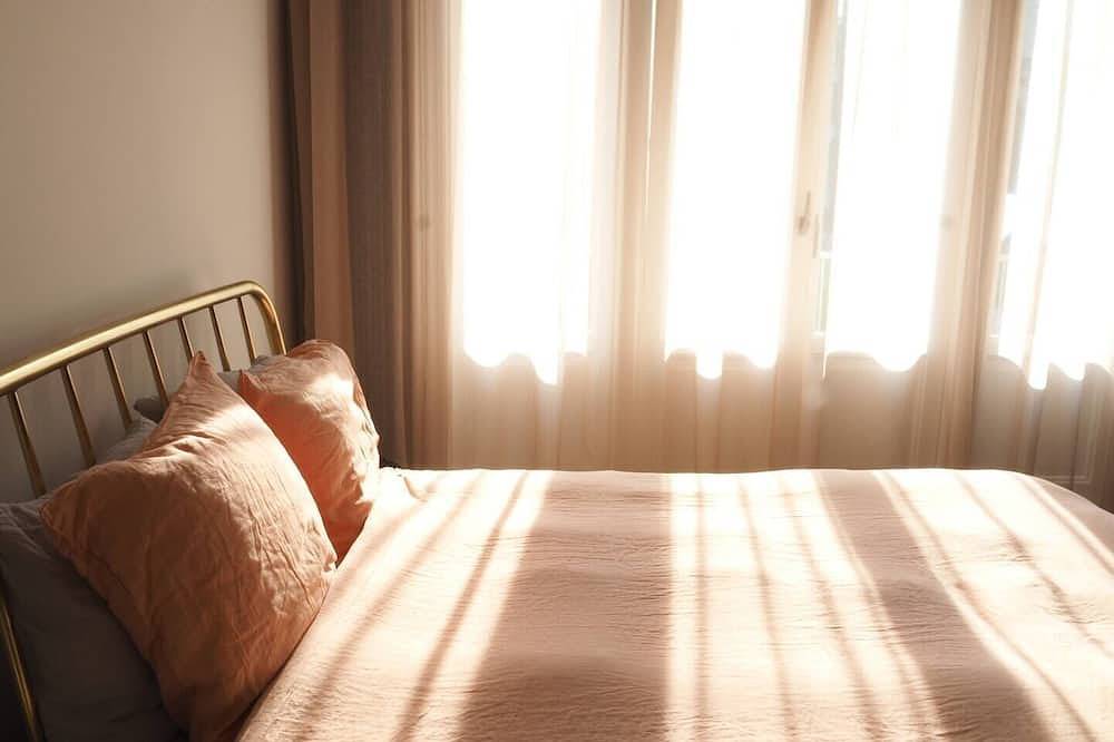 Entire apartment, 5-minute walk from Amsterdam’s city center & buzzing 9 streets in Dutch Coast