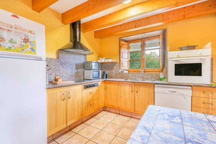 Casa de vacaciones 'Cal Viudet Vell' con vistas a la montaña, piscina privada y Wi-Fi in Caserras, Comarcas centrales