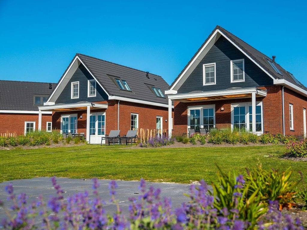 Watervilla Miva 6 in Medemblik, Ijsselmeer