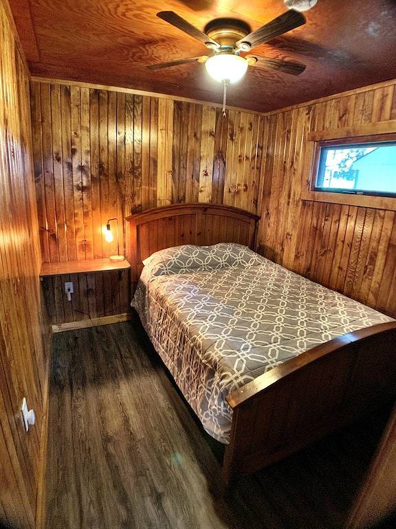 Easton Lake Retreat – Cozy Cottage & Hot Tub in Adams County (WI)