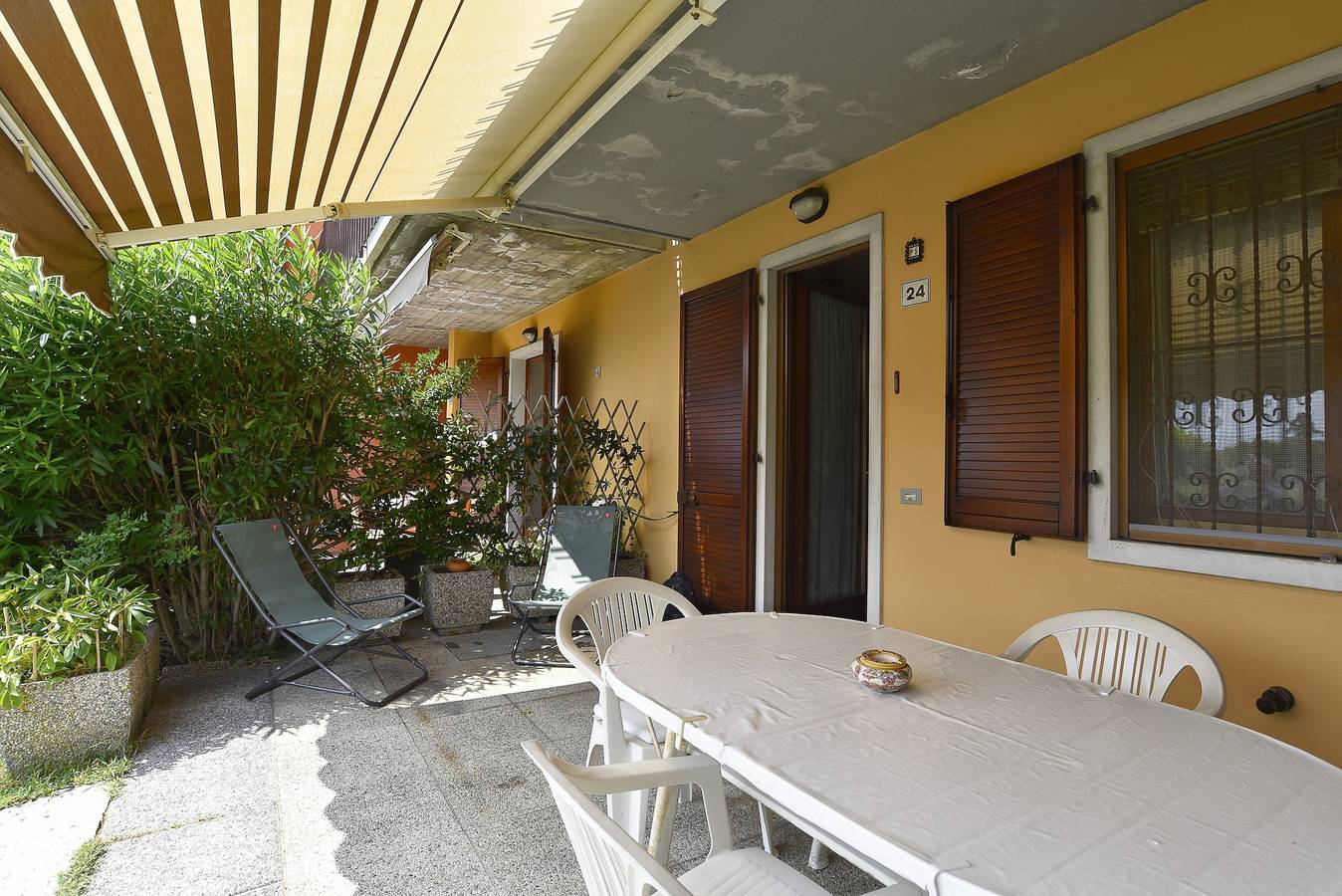 Appartamento intero, Appartamento di vacanza "Dei Salici" con giardino, piscina, aria condizionata e Wifi in Lazise, Prealpi Gardesane