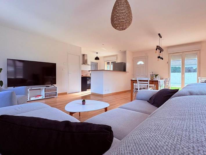 Location de vacances pour 6 personnes, avec terrasse et piscine à Allex