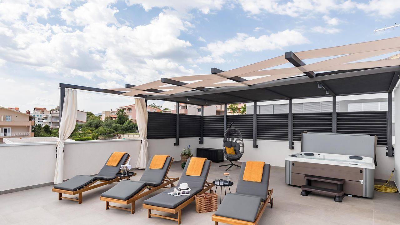 Villa for 4 people with hot tub in Podstrana, Split-Dalmatia