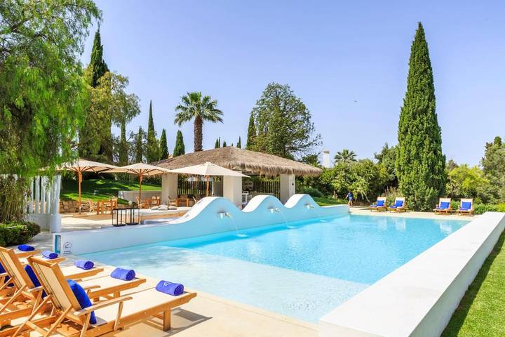 Hôtel pour 4 personnes, avec vue ainsi que jardin et piscine