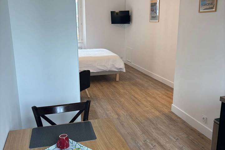 Ganze Wohnung, Tyyann 3: A 30-square-meter studio equipped with a kitchenette and a bathroom in Plancoët, Dinan und Umgebung