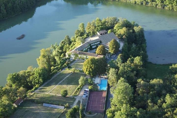 Maison de vacances pour 27 personnes, avec terrasse ainsi que jardin et piscine